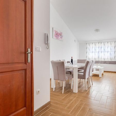 Apartmani Pocrnic Pakostane Ngoại thất bức ảnh