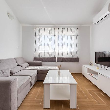 Apartmani Pocrnic Pakostane Ngoại thất bức ảnh