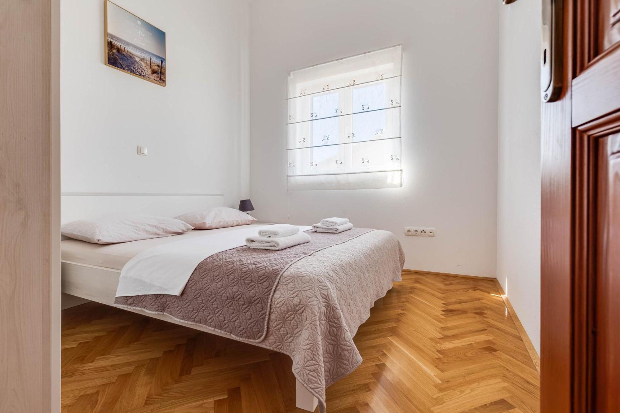 Apartmani Pocrnic Pakostane Ngoại thất bức ảnh