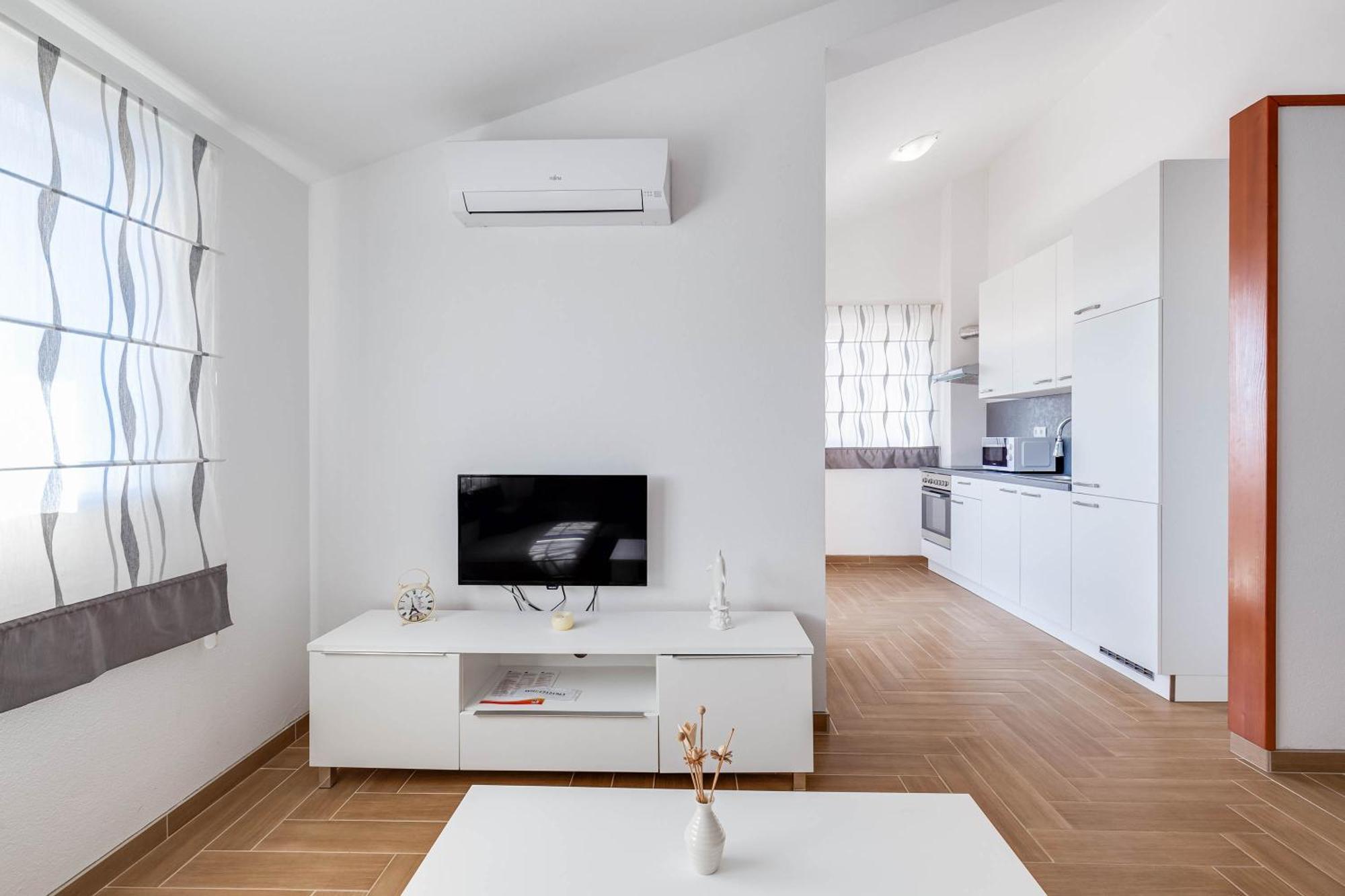 Apartmani Pocrnic Pakostane Ngoại thất bức ảnh