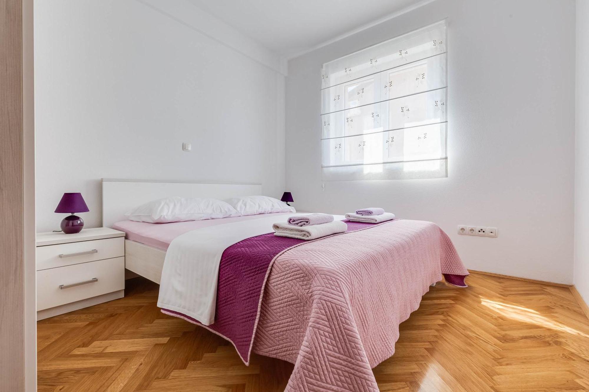 Apartmani Pocrnic Pakostane Ngoại thất bức ảnh