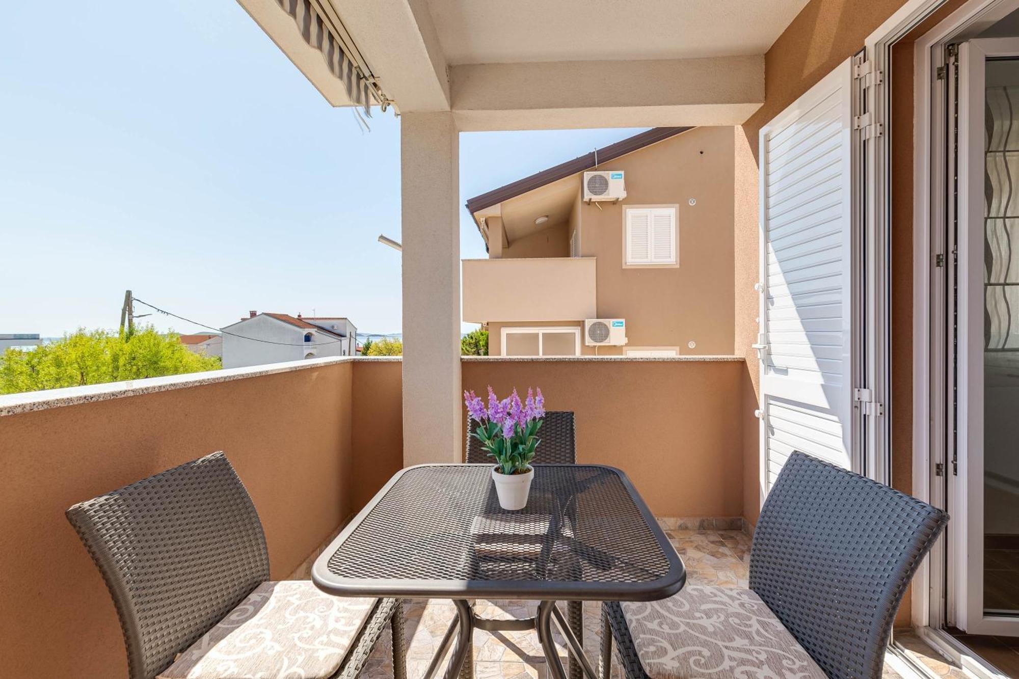 Apartmani Pocrnic Pakostane Ngoại thất bức ảnh
